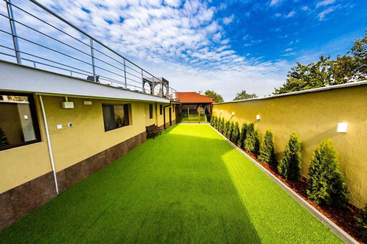 Forest Oasis Guest House Free Parking サパレヴァ・バニャ エクステリア 写真