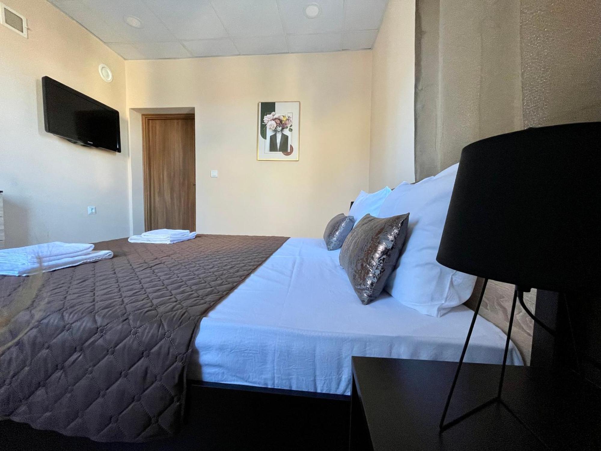 Forest Oasis Guest House Free Parking サパレヴァ・バニャ エクステリア 写真